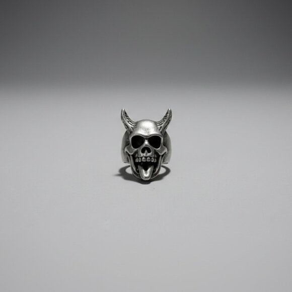 Antique Silver Skull Ring: Adjustable Gothic Ring, Statement Biker Jewellery - Picture 2 of 6